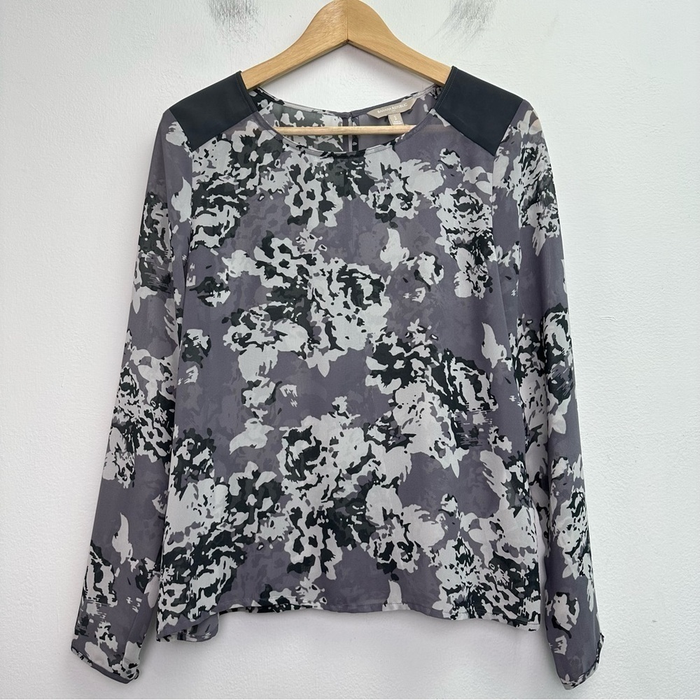 Banana Republic Size Small Grey Floral Lightweight Blouse